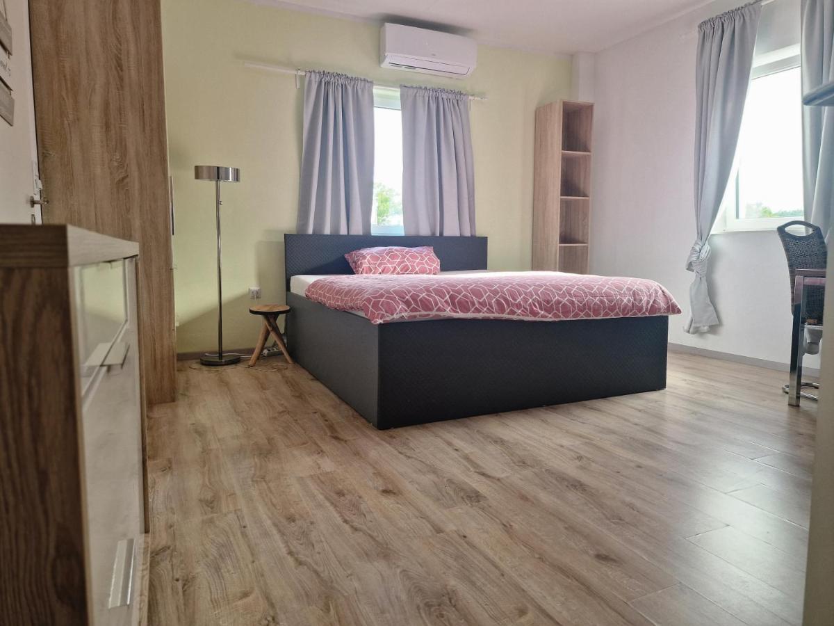 Ibo-Apart 1 Zimmer Apartment In Herzogenaurach Bagian luar foto